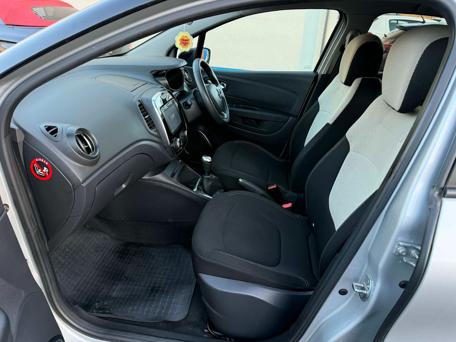 Used Renault Captur 2018 for sale - 76799599: Photo 10