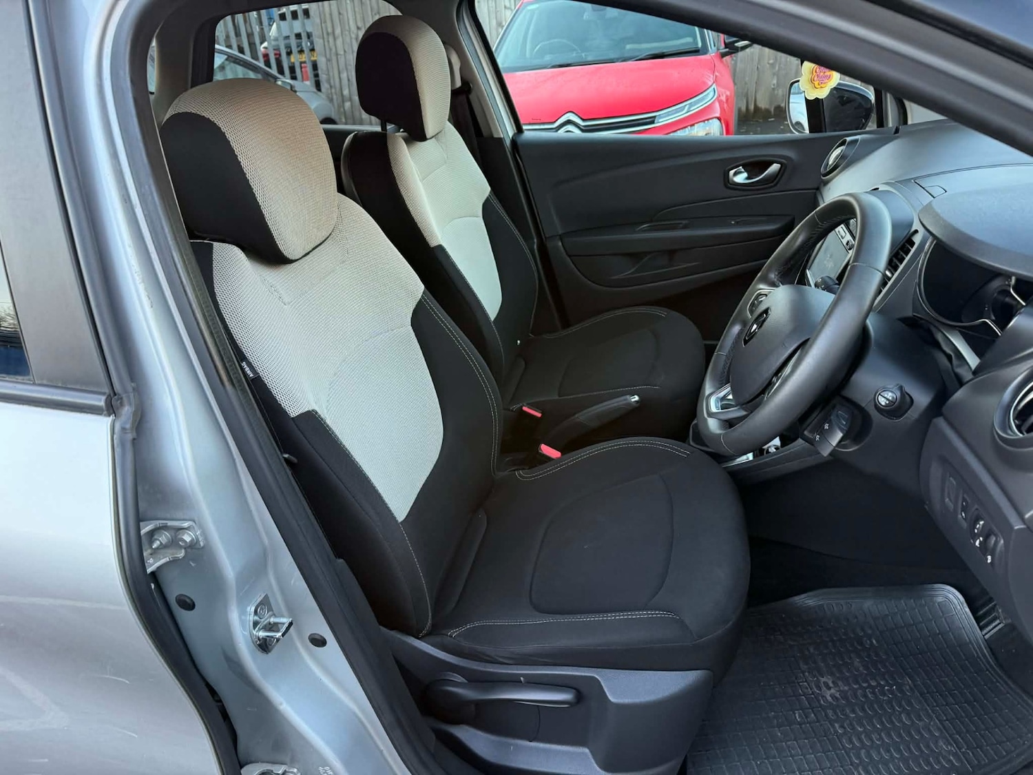 Used Renault Captur 2018 for sale - 76799599: Photo 12