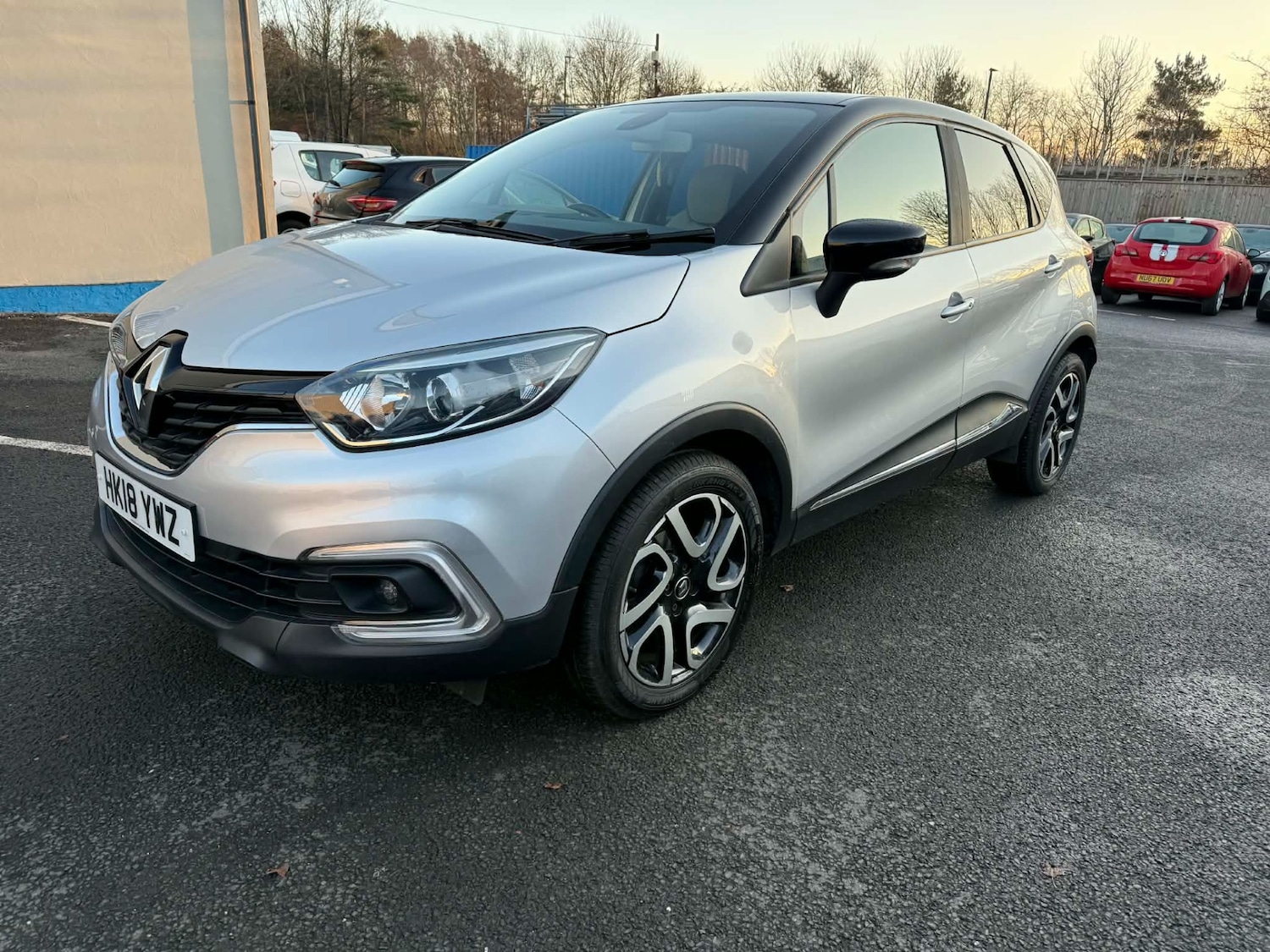 Used Renault Captur 2018 for sale - 76799599: Photo 2