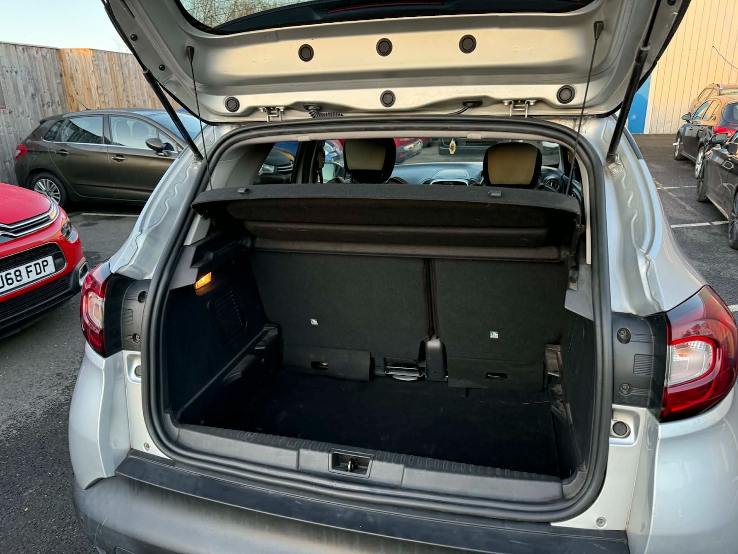 Used Renault Captur 2018 for sale - 76799599: Photo 8