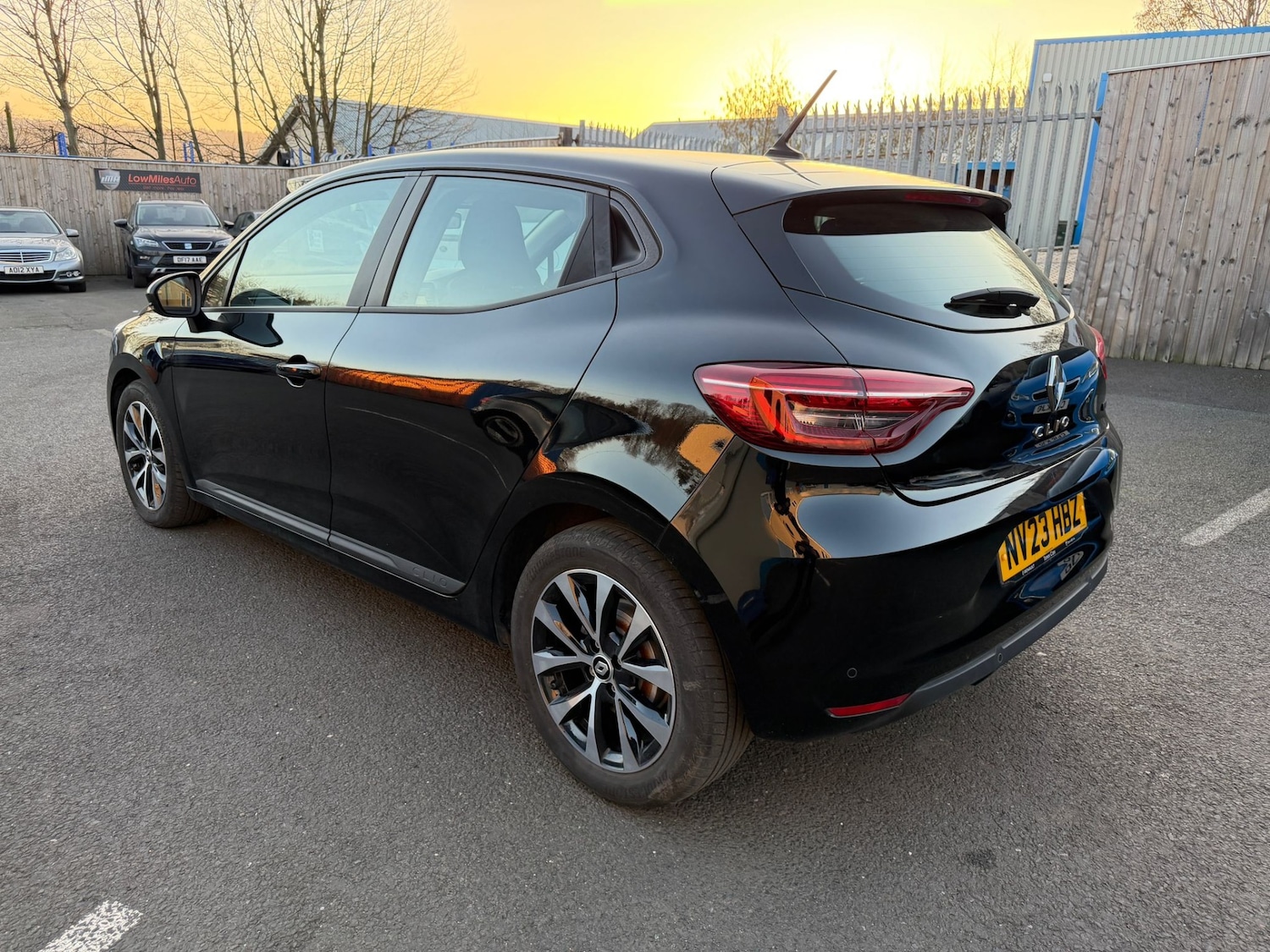 Used Renault Clio 2023 for sale - 77784847: Photo 3