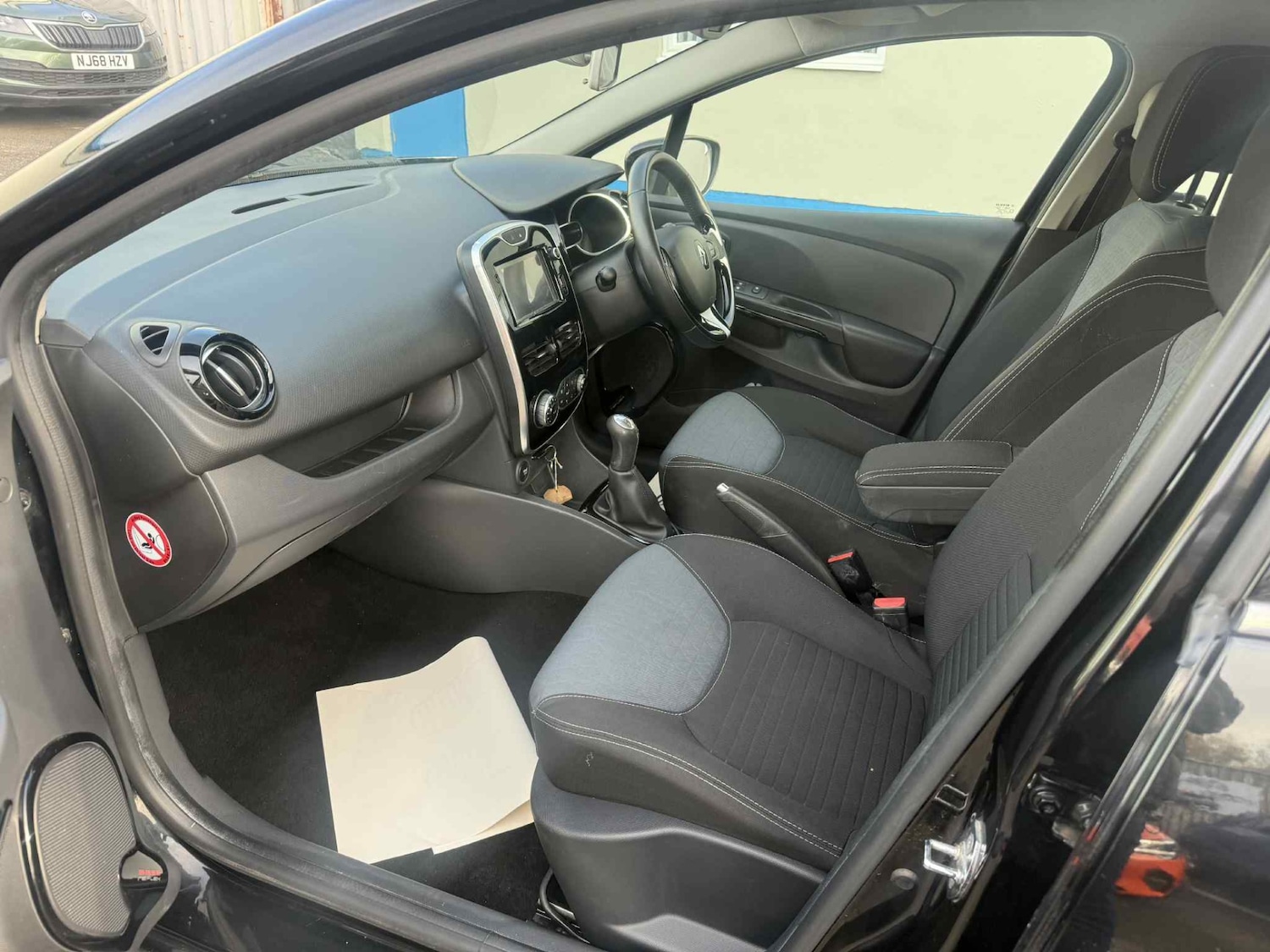 Used Renault Clio 2015 for sale - 76520865: Photo 11