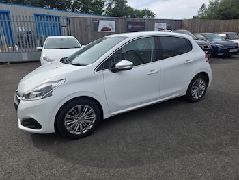 Used Peugeot 208 2016 for sale - 78809000: Photo