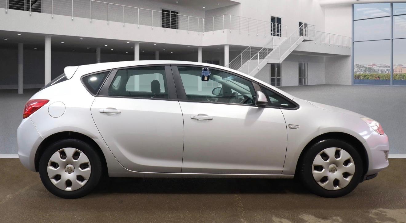 Used Vauxhall Astra 2011 for sale - 78108809: Photo 3