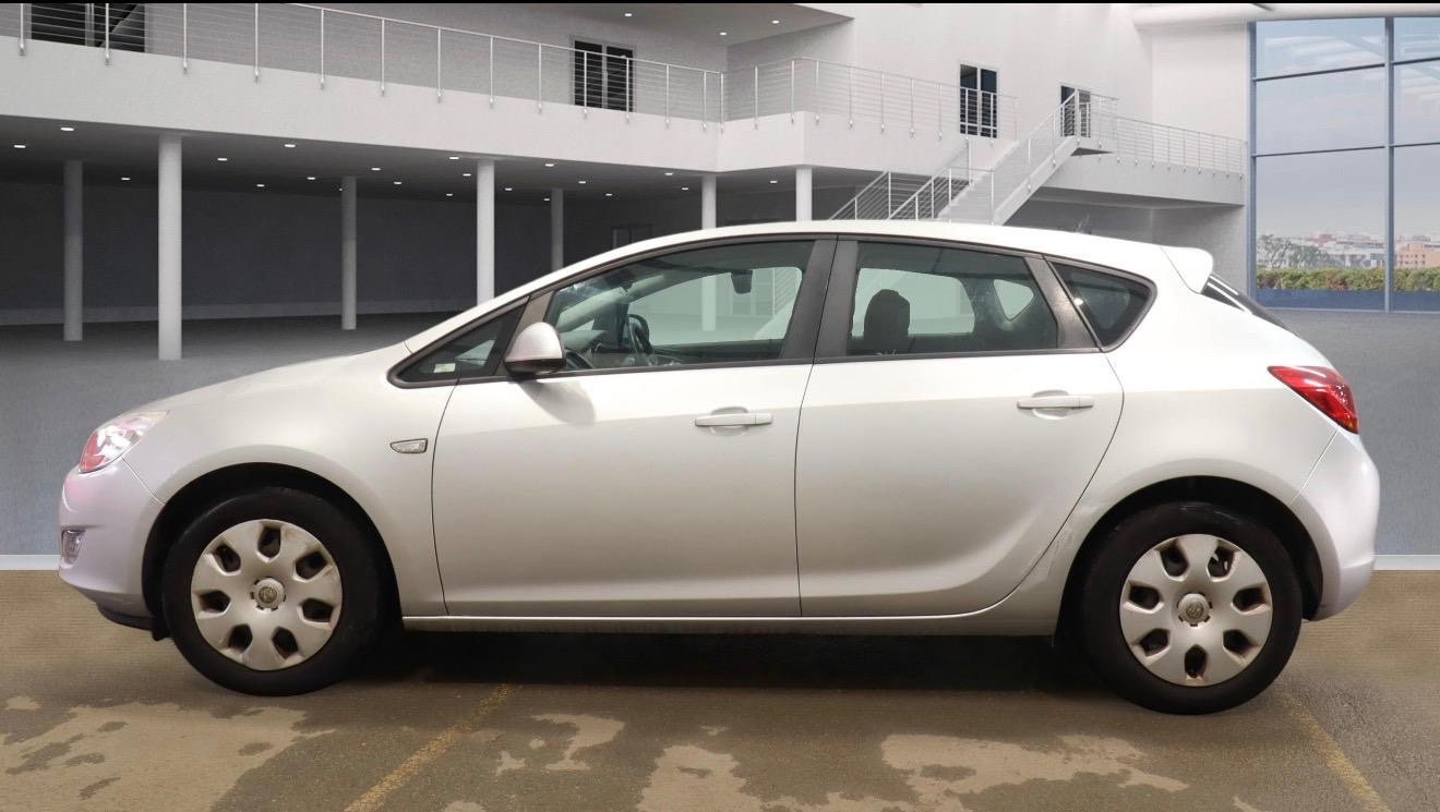 Used Vauxhall Astra 2011 for sale - 78108809: Photo 4