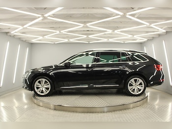 Used Skoda Superb 2017 for sale - 75911399: Photo