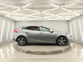 Used Volvo V40 2018 for sale - 75283654: Photo