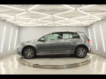 Used Volkswagen Golf 2017 for sale - 75304424: Photo