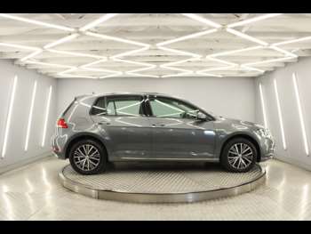 Used Volkswagen Golf 2017 for sale - 75304424: Photo