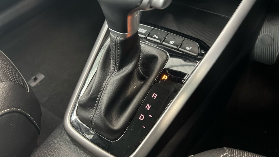 Used Kia Stonic 2023 for sale - 77934285: Photo 30