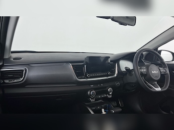 Used Kia Stonic 2025 for sale - 78137082: Photo