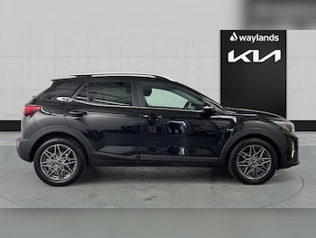 Used Kia Stonic 2024 for sale - 78049792: Photo