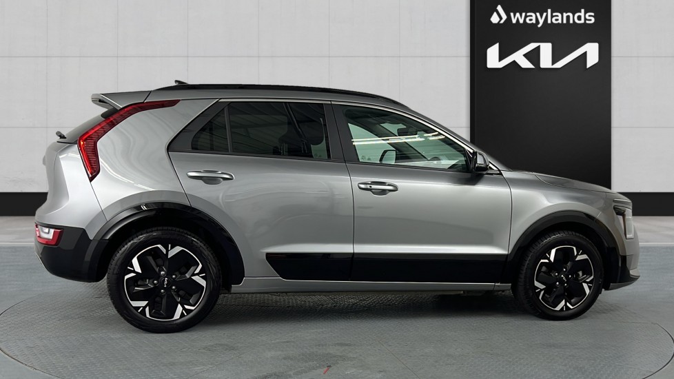 Used Kia Niro 2023 for sale - 76869889: Photo 4