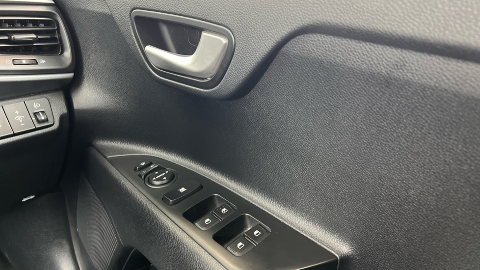 Used Kia Stonic 2022 for sale - 77057782: Photo 23