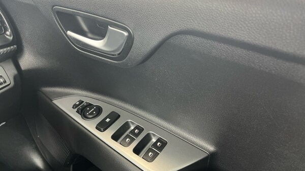 Used Kia Stonic 2023 for sale - 76008132: Photo 16