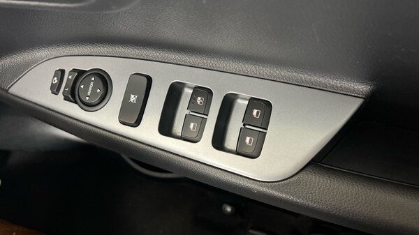 Used Kia Stonic 2023 for sale - 76008132: Photo 18