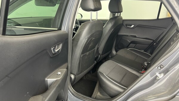 Used Kia Stonic 2023 for sale - 76008132: Photo 20