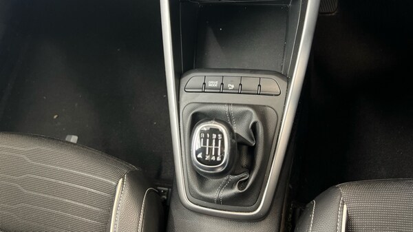 Used Kia Stonic 2023 for sale - 76008132: Photo 26
