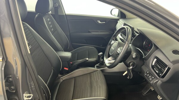 Used Kia Stonic 2023 for sale - 76008132: Photo 28