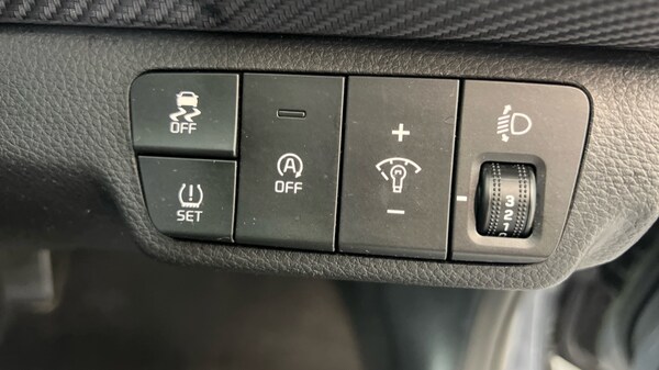 Used Kia Stonic 2023 for sale - 76008132: Photo 29
