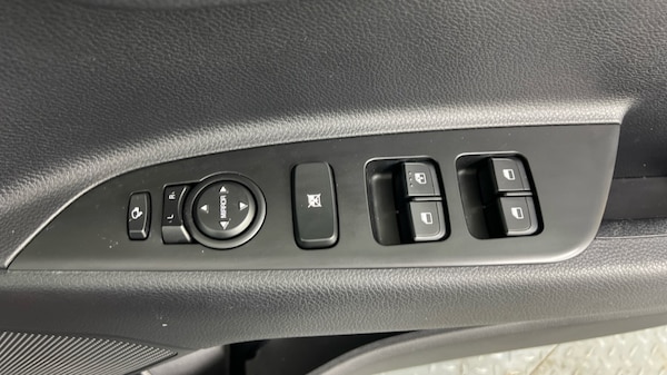 Used Kia Stonic 2023 for sale - 76229145: Photo 18