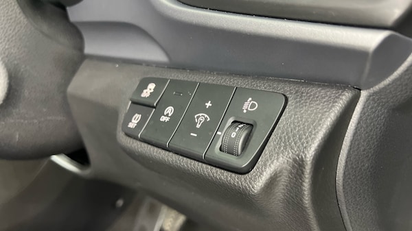 Used Kia Stonic 2023 for sale - 76229145: Photo 21