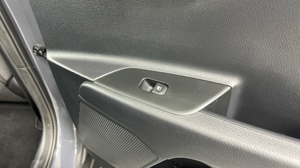 Used Kia Stonic 2023 for sale - 76229145: Photo 24