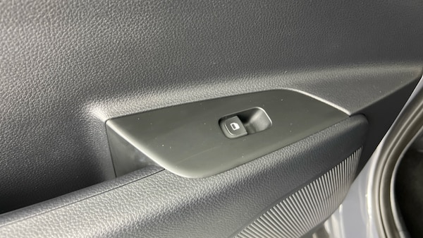 Used Kia Stonic 2023 for sale - 76229145: Photo 28