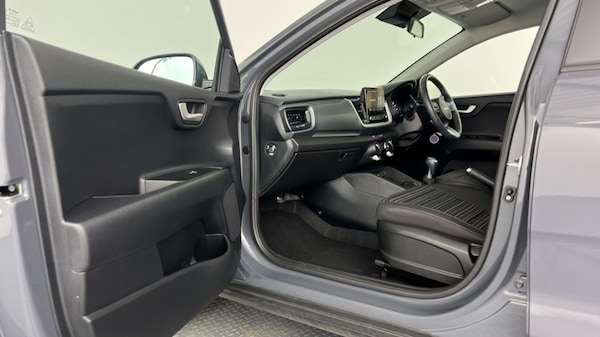 Used Kia Stonic 2023 for sale - 76229145: Photo 29