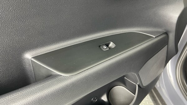 Used Kia Stonic 2023 for sale - 76229145: Photo 30