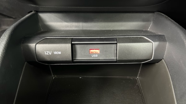 Used Kia Stonic 2023 for sale - 76229145: Photo 32