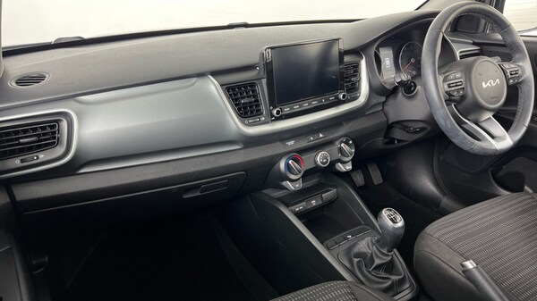 Used Kia Stonic 2023 for sale - 76229145: Photo 3