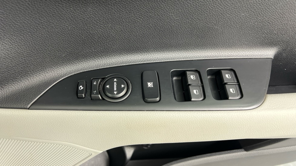 Used Kia Stonic 2018 for sale - 75874276: Photo 18