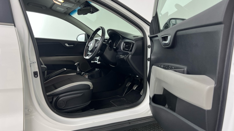 Used Kia Stonic 2018 for sale - 75874276: Photo 22