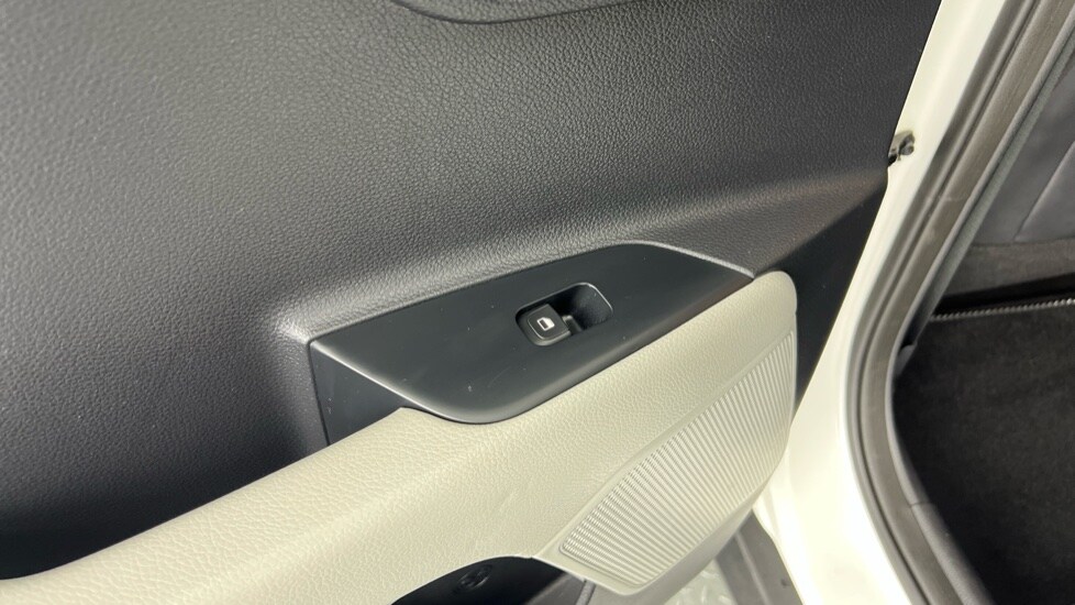Used Kia Stonic 2018 for sale - 75874276: Photo 31