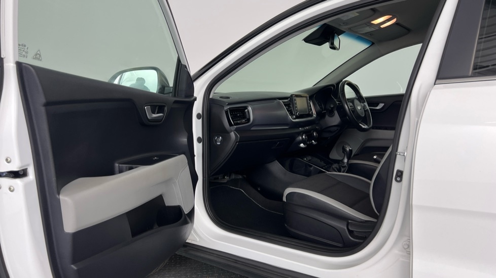 Used Kia Stonic 2018 for sale - 75874276: Photo 32