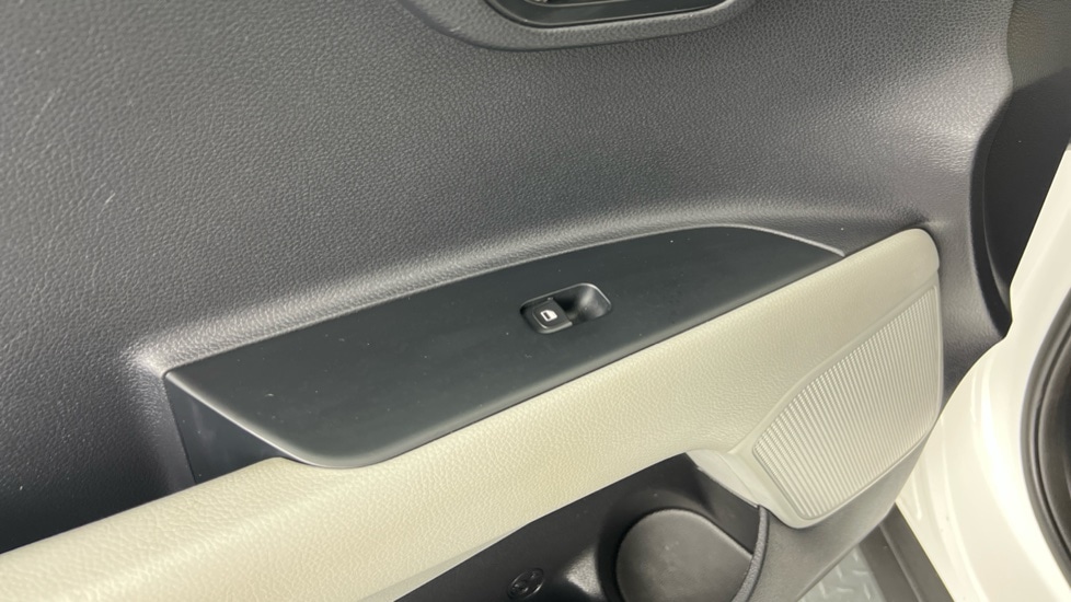 Used Kia Stonic 2018 for sale - 75874276: Photo 33