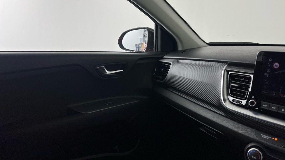 Used Kia Stonic 2025 for sale - 76872759: Photo 29