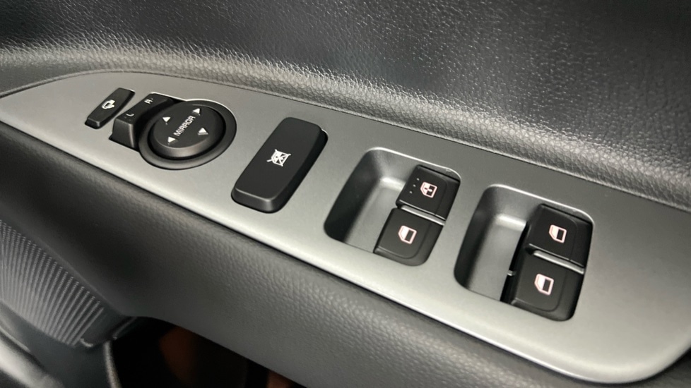 Used Kia Stonic 2025 for sale - 76872759: Photo 31