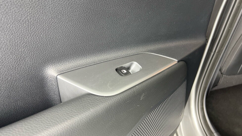 Used Kia Stonic 2024 for sale - 78108527: Photo 28