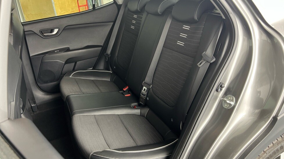 Used Kia Stonic 2024 for sale - 78108527: Photo 29