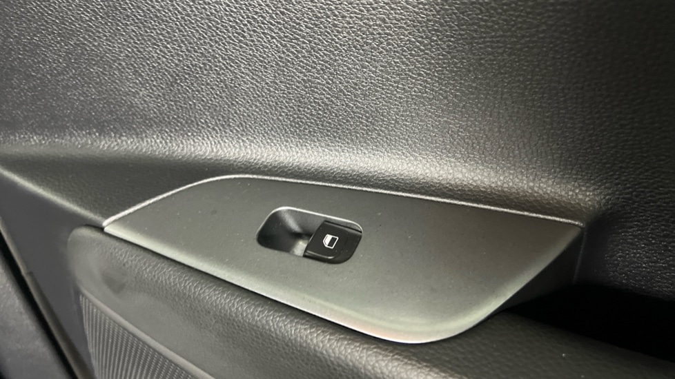 Used Kia Stonic 2024 for sale - 76874866: Photo 21