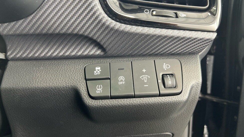 Used Kia Stonic 2024 for sale - 76874866: Photo 35