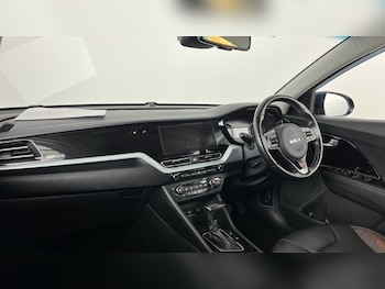 Used Kia Niro 2021 for sale - 76960120: Photo