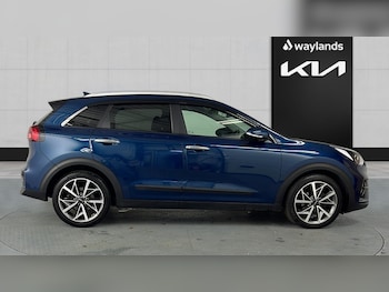 Used Kia Niro 2021 for sale - 76960120: Photo