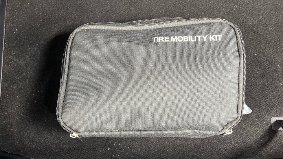 Used Kia Stonic 2023 for sale - 77685632: Photo 17