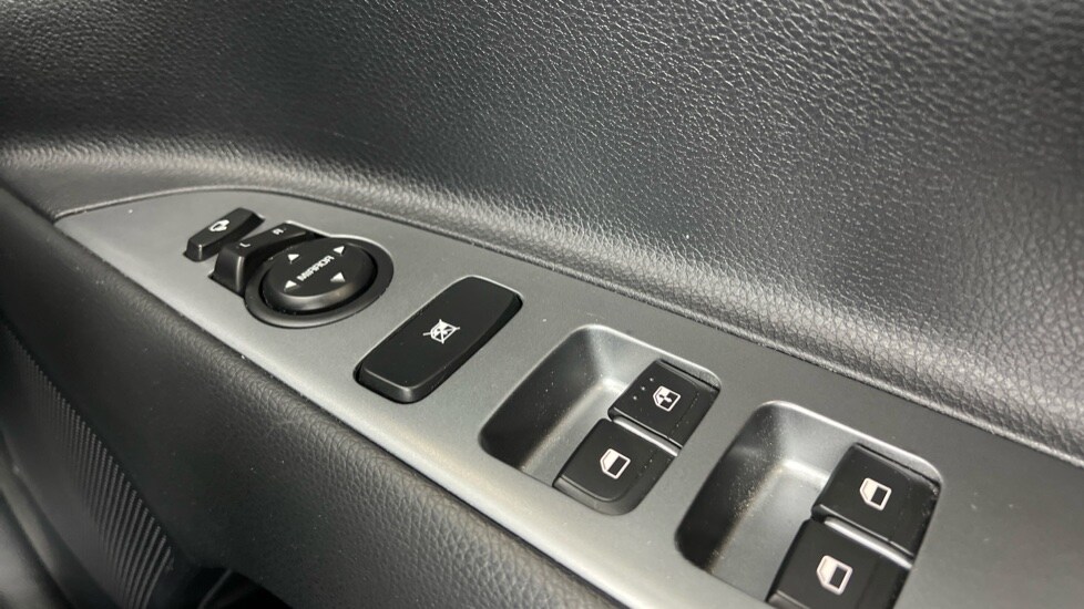 Used Kia Stonic 2023 for sale - 77685632: Photo 28