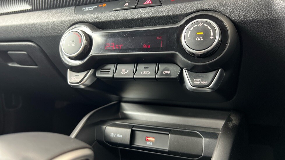 Used Kia Stonic 2023 for sale - 77685632: Photo 31