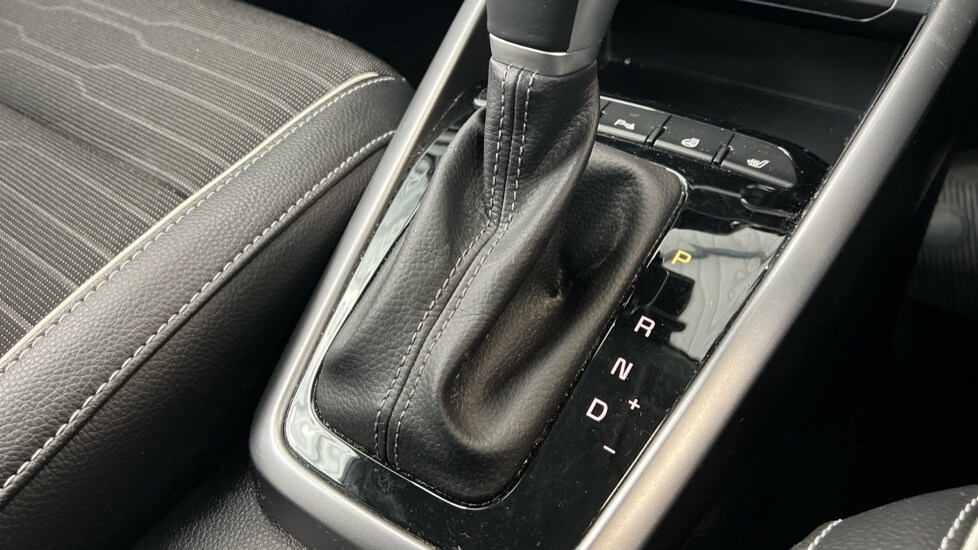 Used Kia Stonic 2023 for sale - 77685632: Photo 32