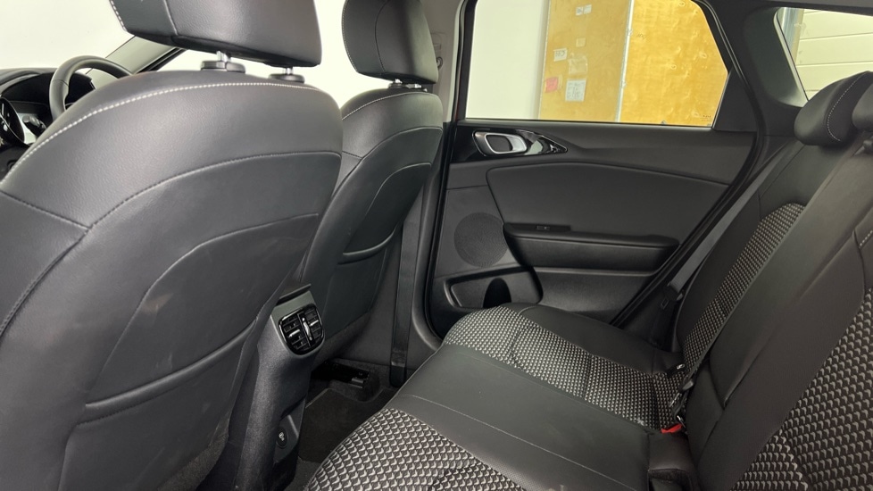 Used Kia Ceed 2025 for sale - 76869701: Photo 10